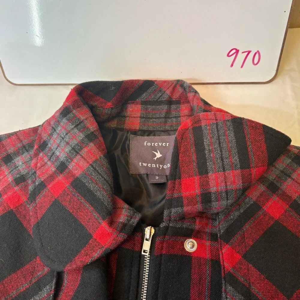 Forever 21 Red Black Plaid Cropped Bomber Jacket Wool Blend 3/4 Sleeve Small Y2K - Picture 7 of 10